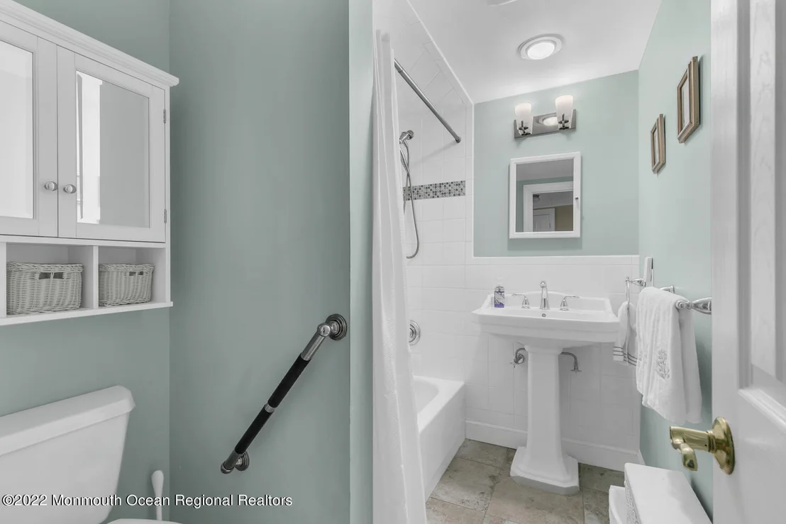 Photo of 306 Perrine Boulevard