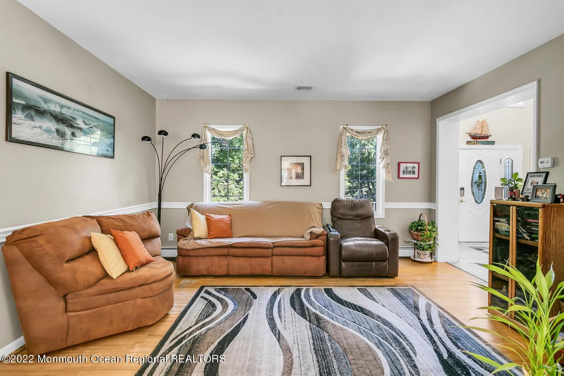 Photo of 933 Birch Drive