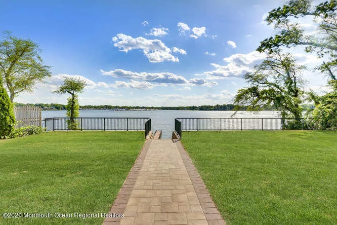 Photo of 2567 River Road