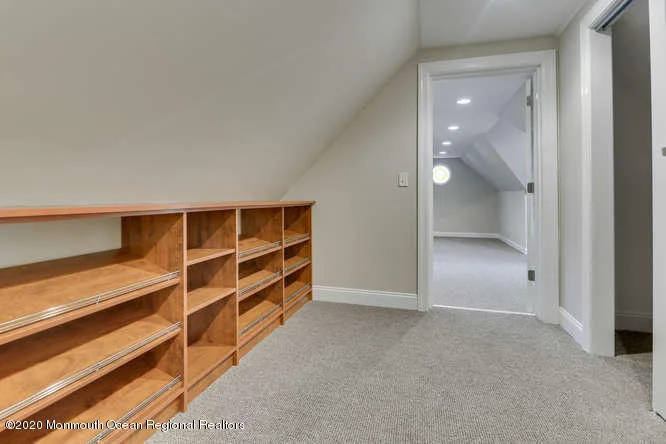 Photo of 2567 River Road