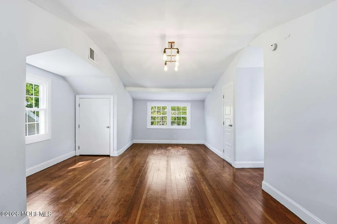Photo of 8 Summit Road