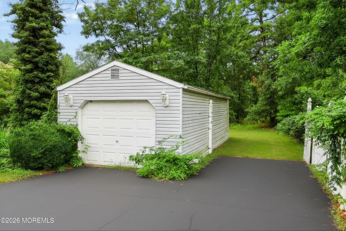 Photo of 2121 Ridgeway Road