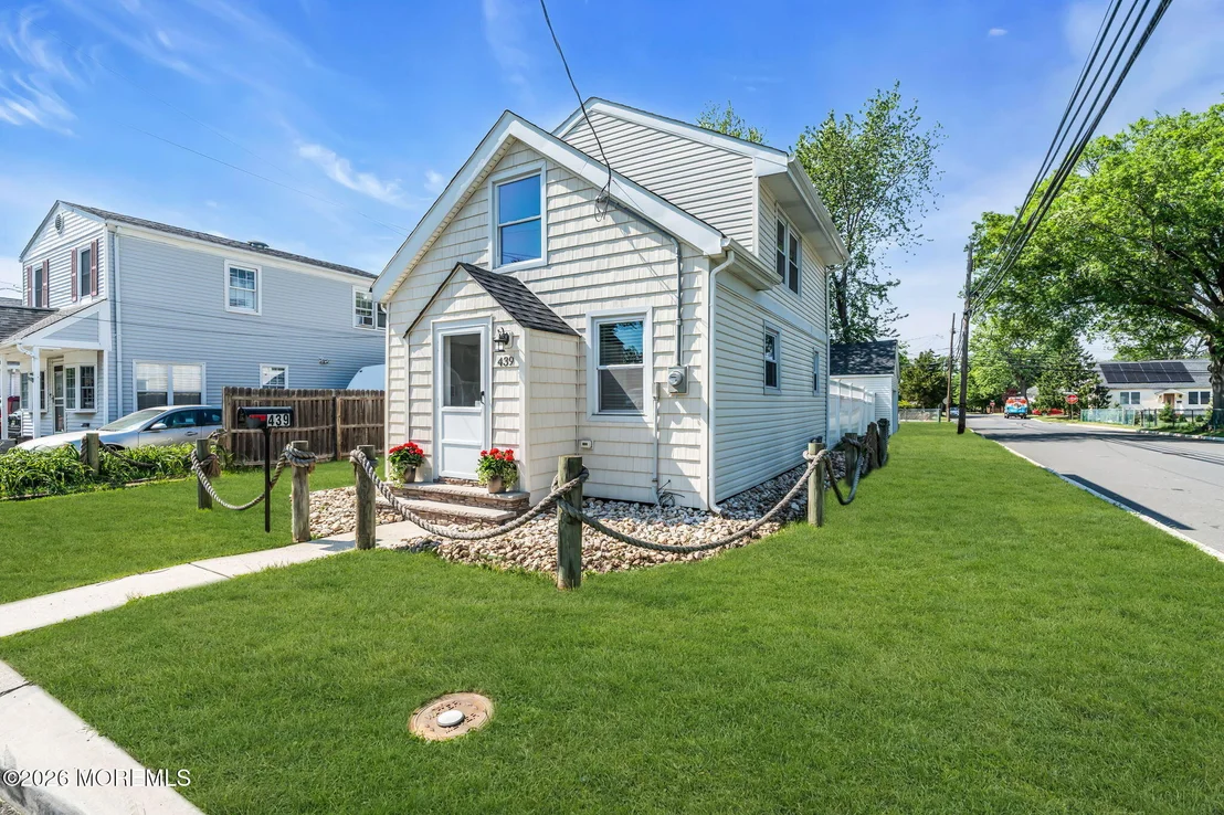 Photo of 439 Clark Avenue