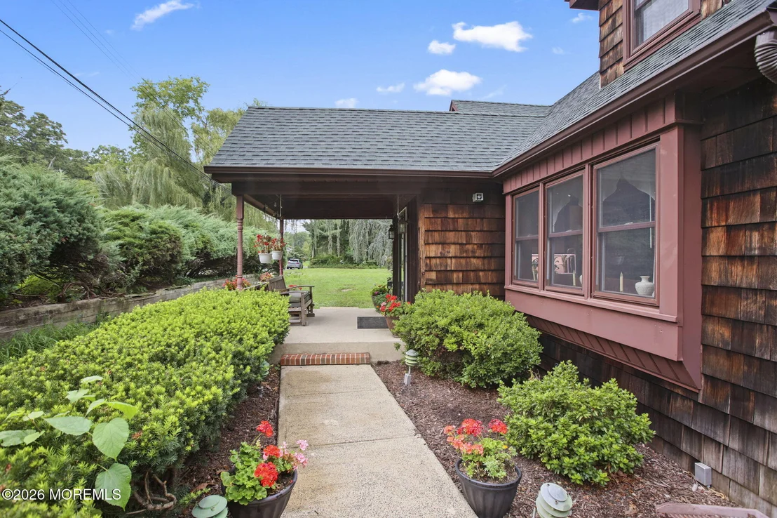 Photo of 30 S Lakeview Drive