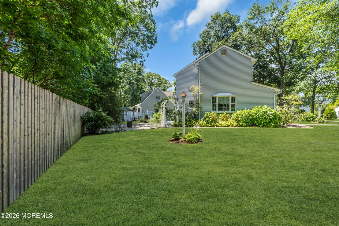 Photo of 901 Roundtree Drive