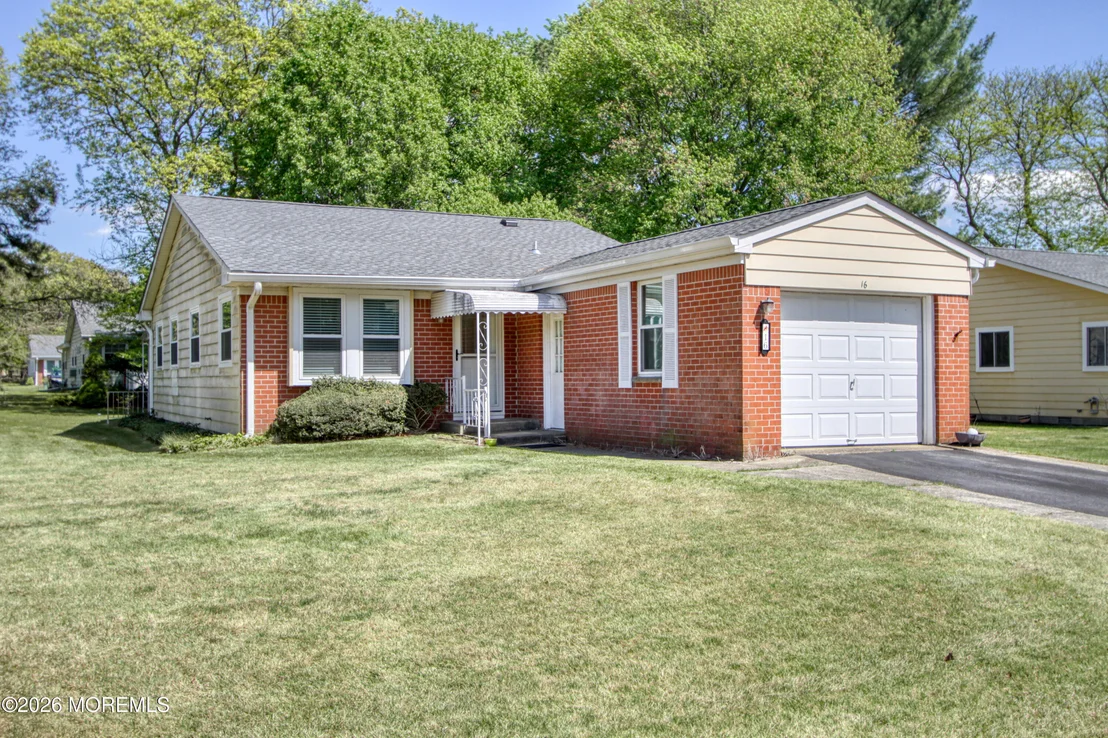 Photo of 16 Hudson Parkway