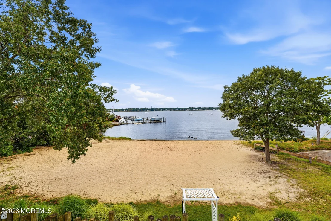 Photo of 2 River Drive