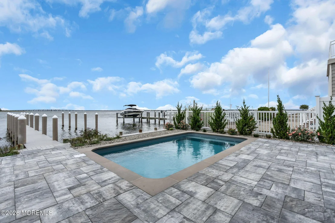 Photo of 151 Pershing Boulevard