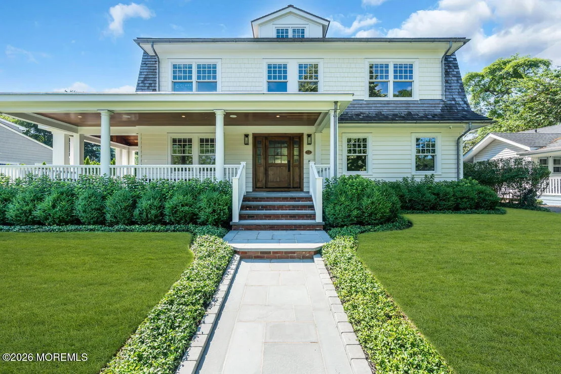 Photo of 327 South Boulevard