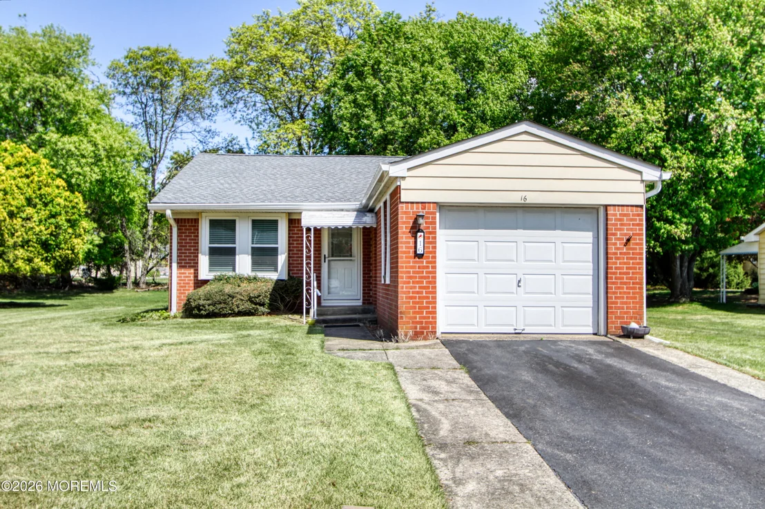 Photo of 16 Hudson Parkway