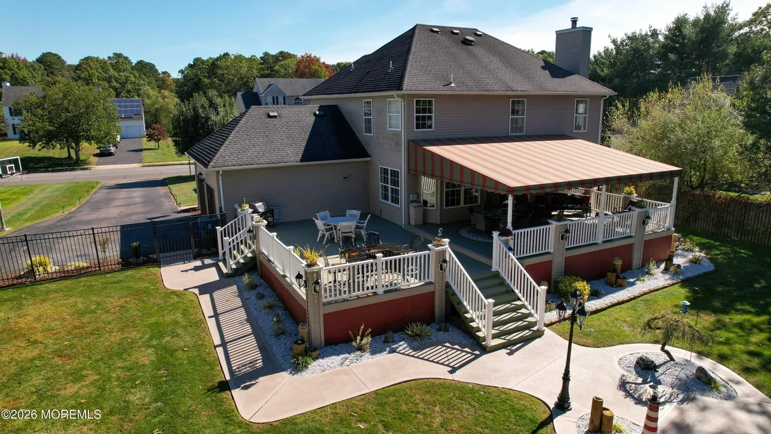 Photo of 611 Winterberry Boulevard