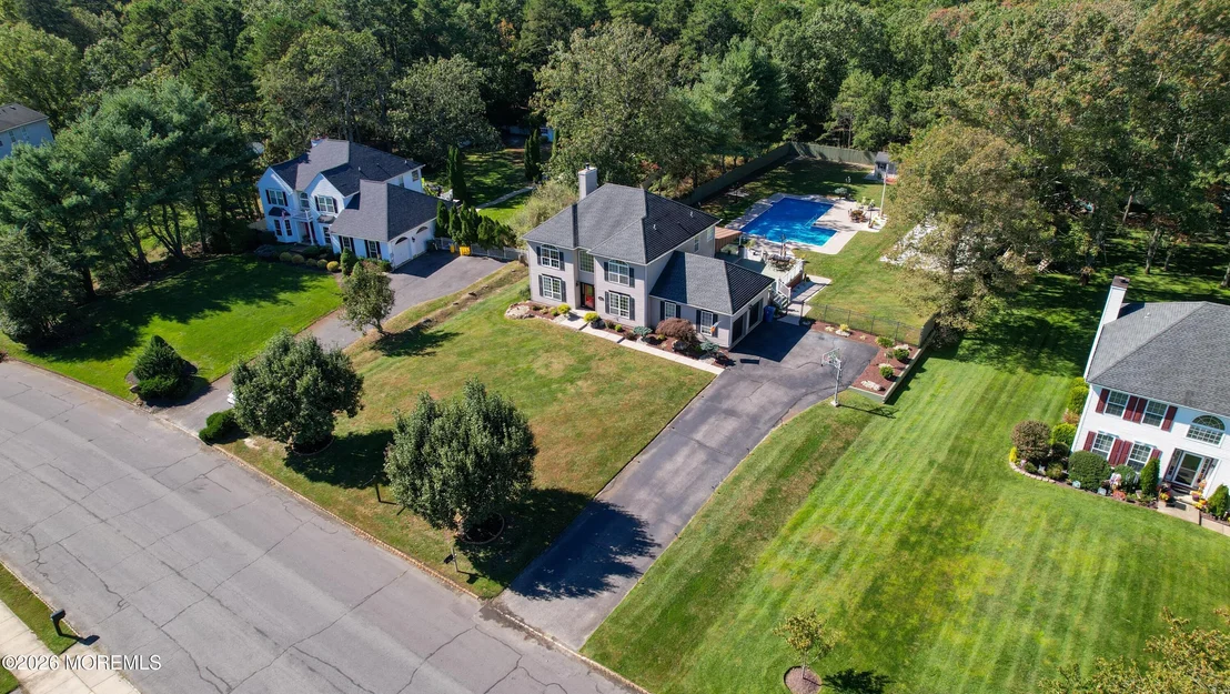 Photo of 611 Winterberry Boulevard