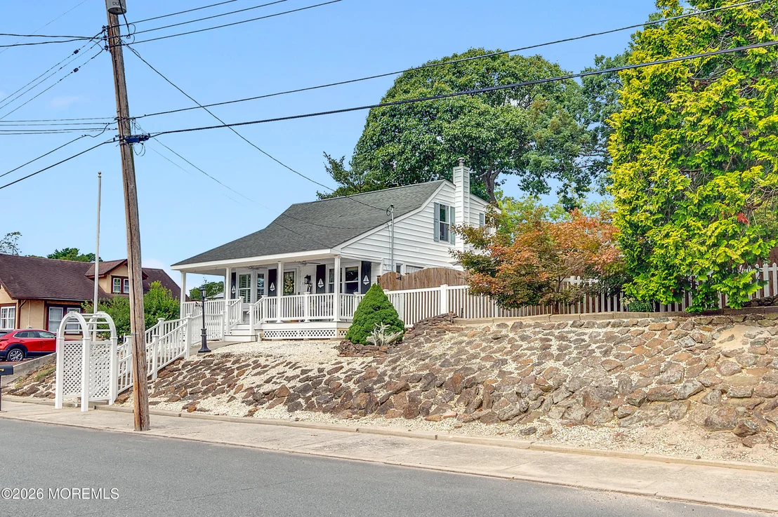 Photo of 157 17th Avenue