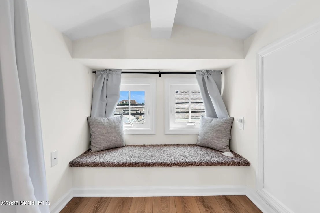 Photo of 115 W Tide Way