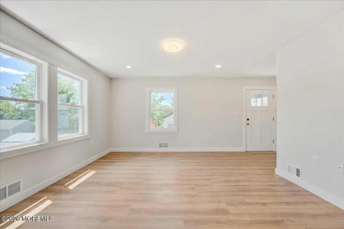 Photo of 39 Point O Woods Drive