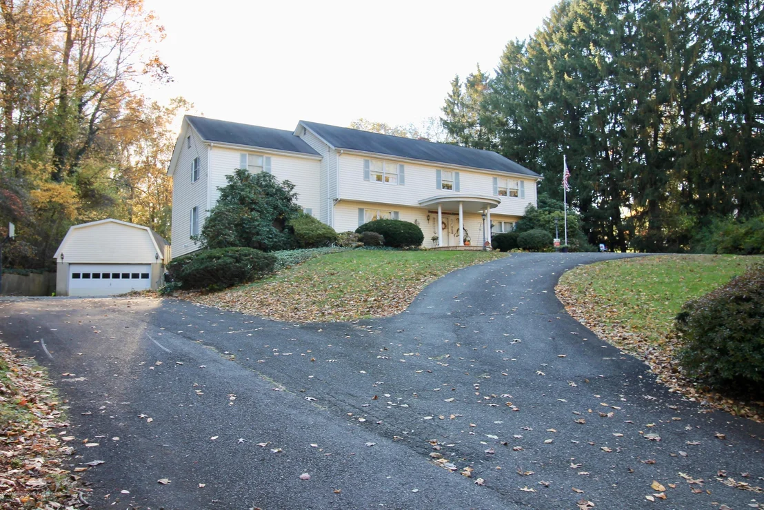 Photo of 33 Deepdale Drive