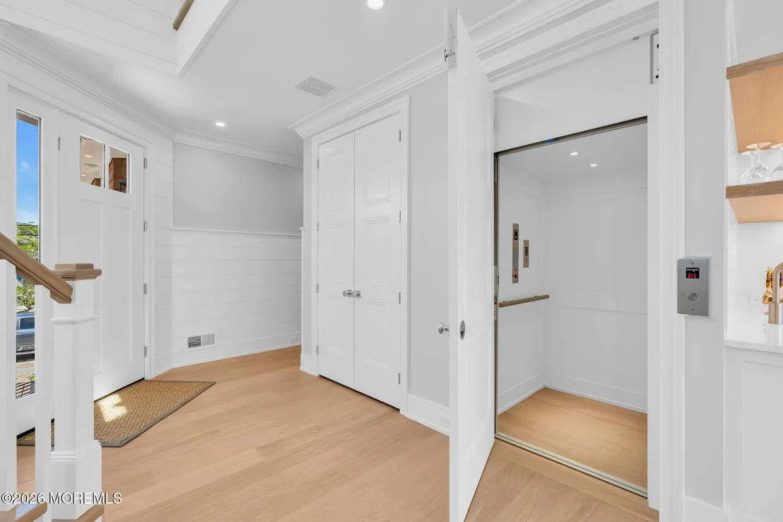 Photo of 153 Pershing Boulevard