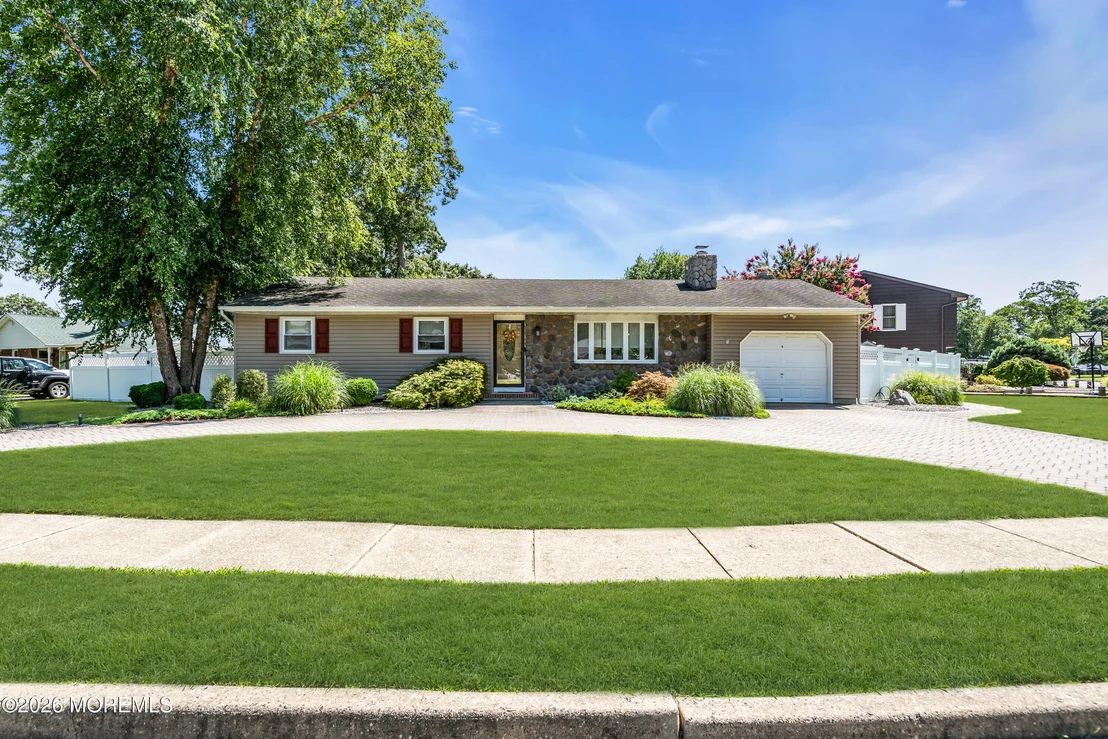 Photo of 421 Leanora Street