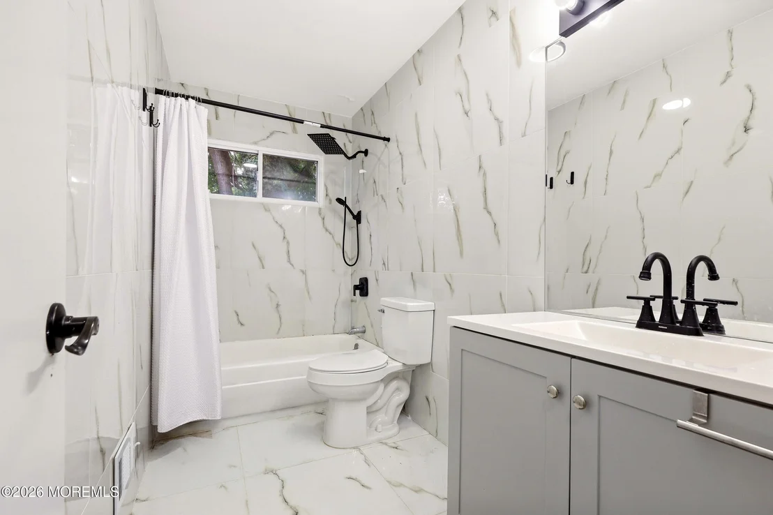 Photo of 1006 Amethyst Drive