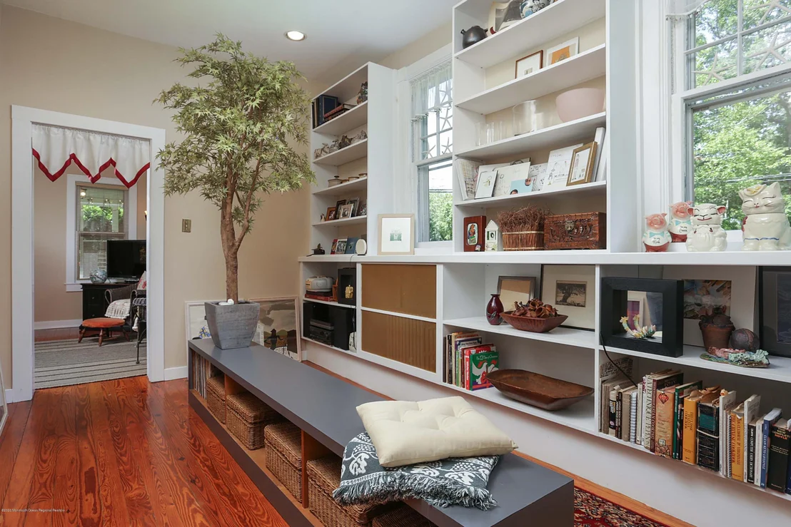 Photo of 10 Summit Avenue