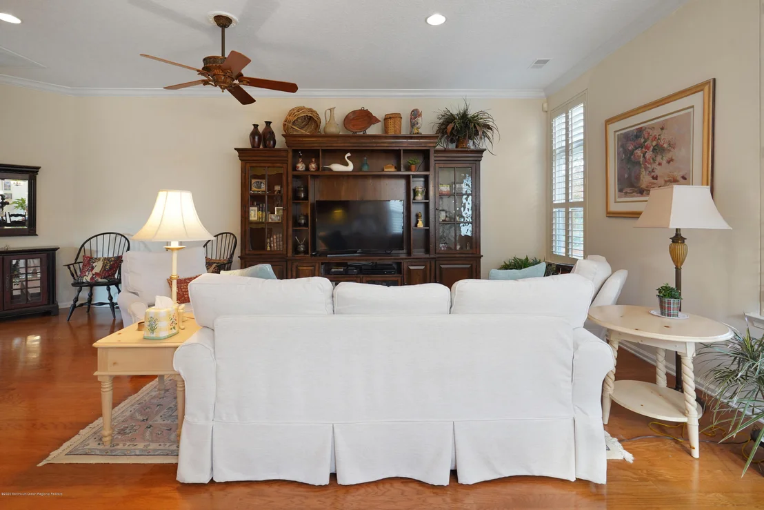 Photo of 2570 Collier Road