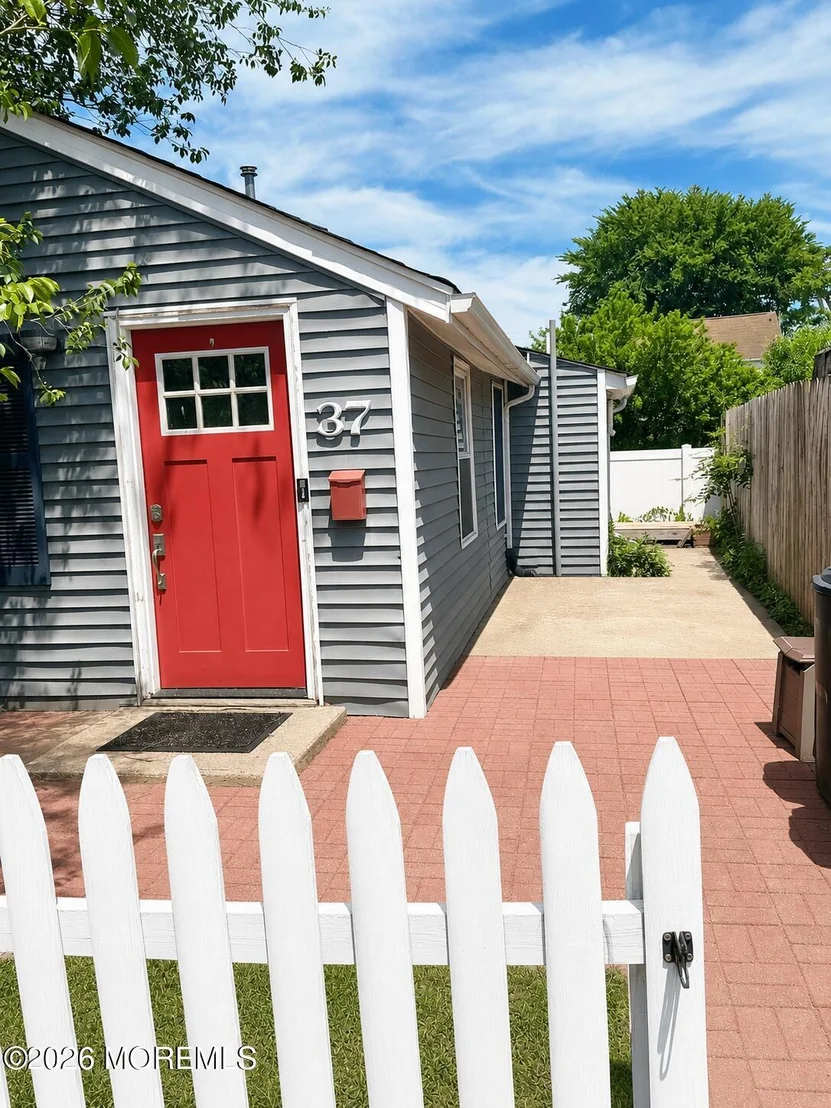 Photo of 37 Myrtle Avenue