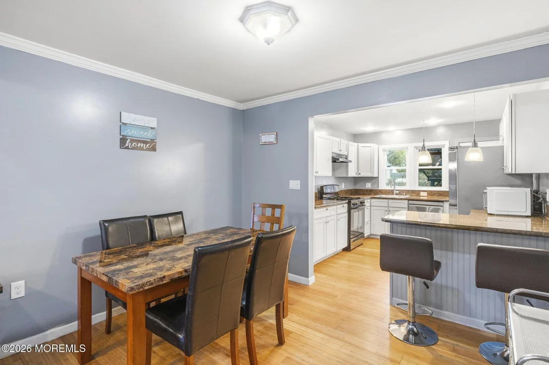 Photo of 389 Bay Avenue