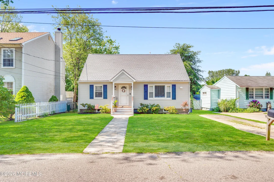 Photo of 741 Manor Drive