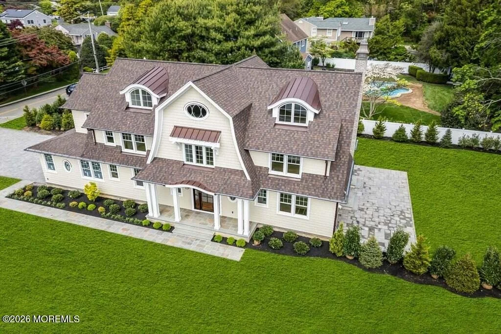 Photo of 907 Riverview Drive