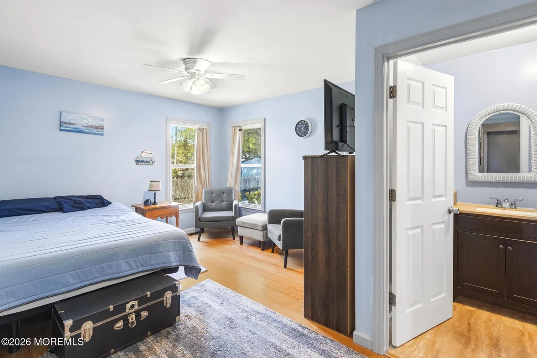 Photo of 389 Bay Avenue