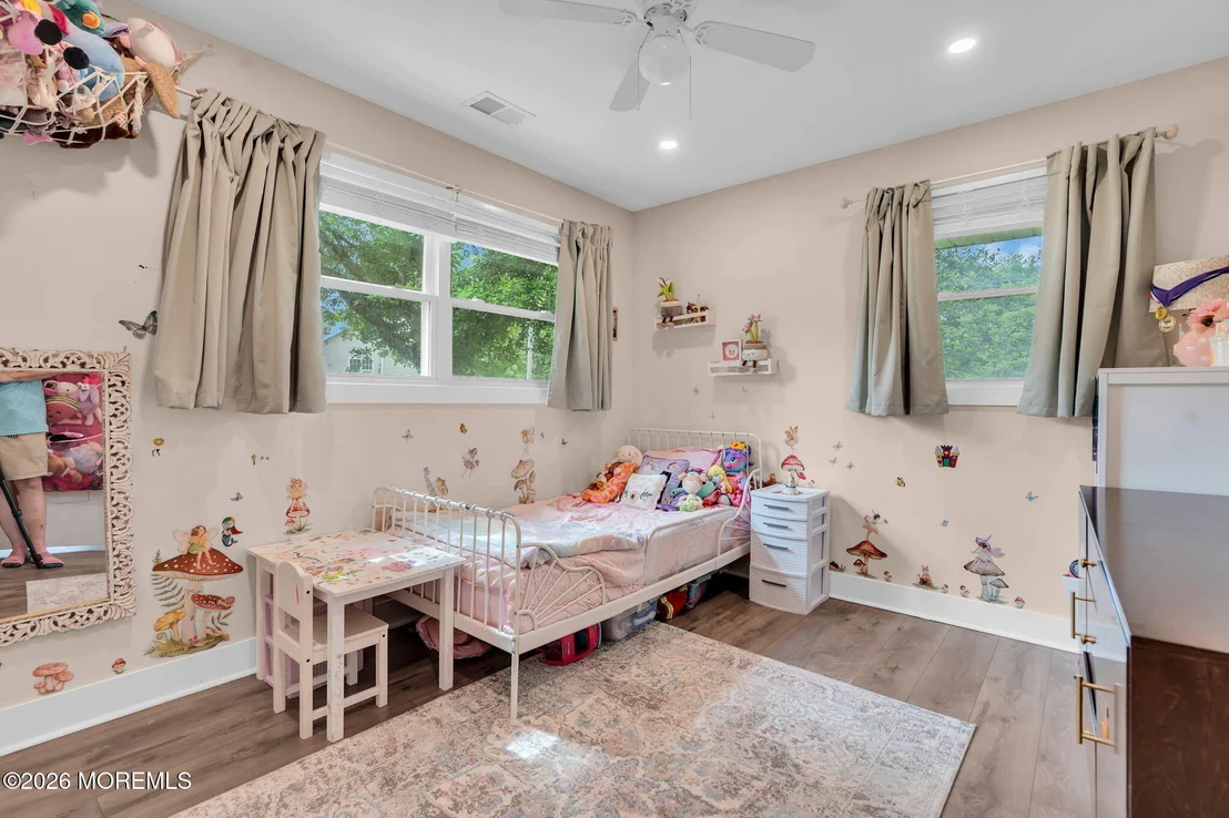 Photo of 1600 Parkview Boulevard