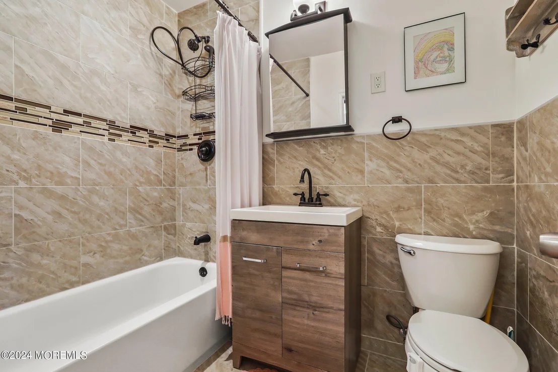 Photo of 785 Lakeshore Drive