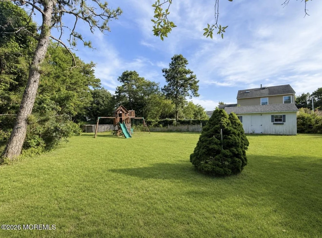 Photo of 565 Azalea Drive