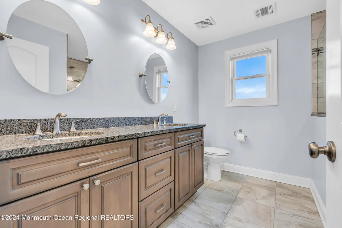Photo of 106 Saint Lawrence Boulevard