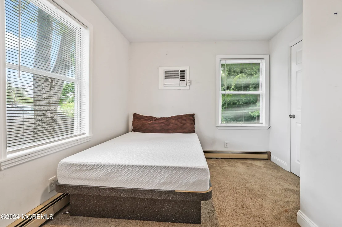 Photo of 785 Lakeshore Drive