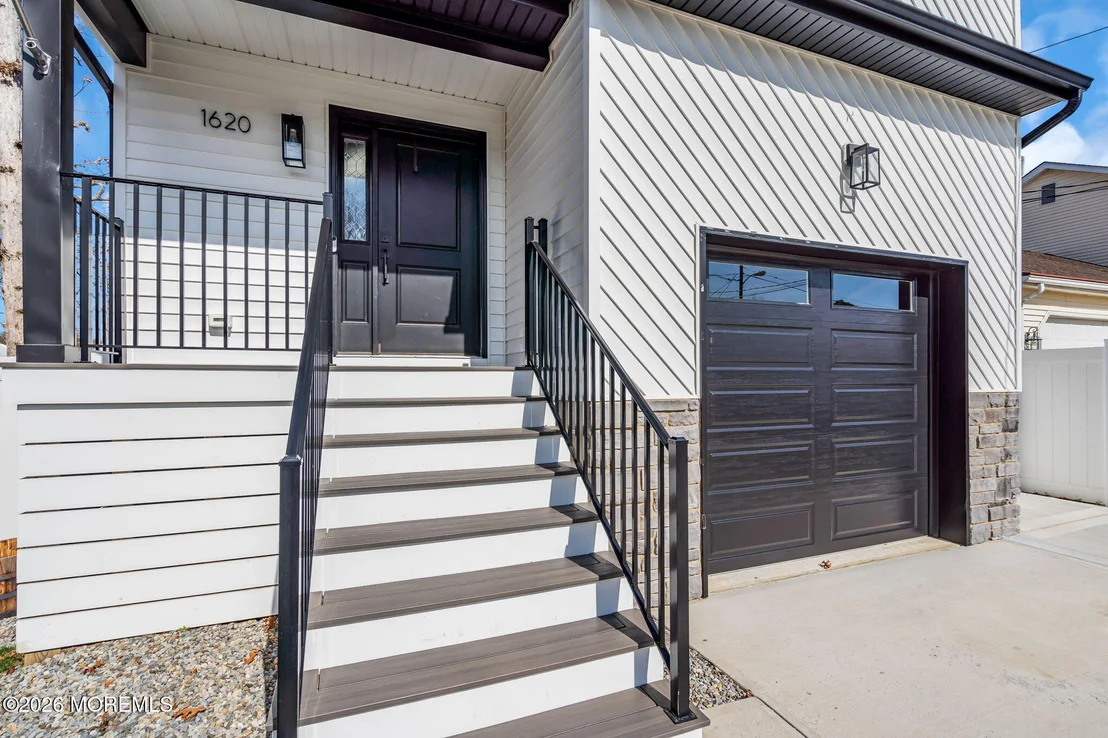 Photo of 1620 Ewart Road