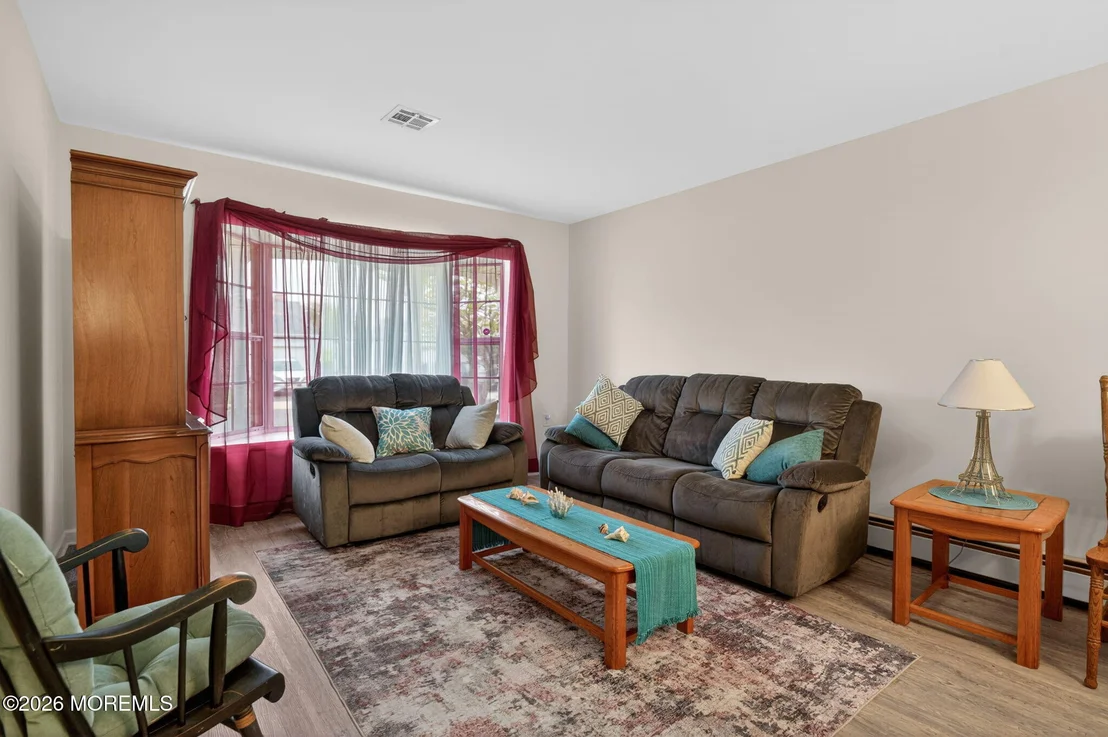 Photo of 152 Pulaski Boulevard