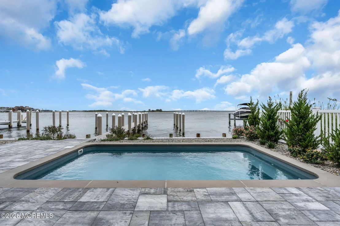 Photo of 151 Pershing Boulevard