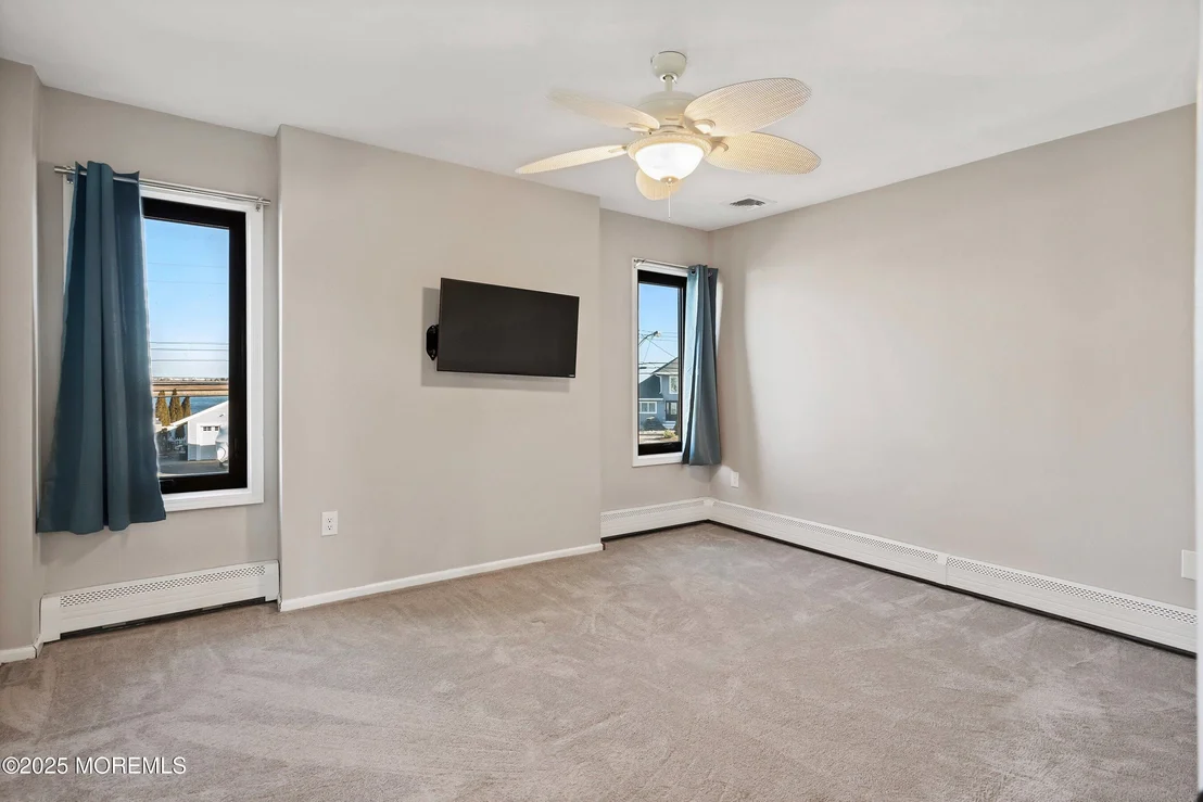 Photo of 1161 Laurel Boulevard