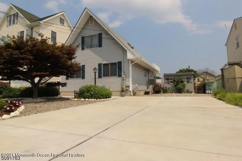 Photo of 8 Rochester Drive