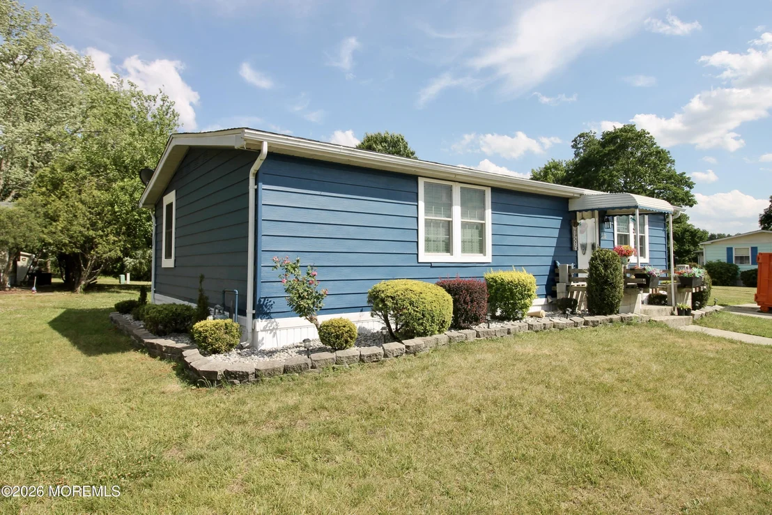 Photo of 562 Sara Drive