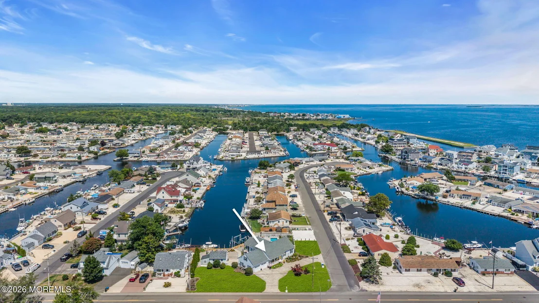Photo of 237 Bay Shore Drive