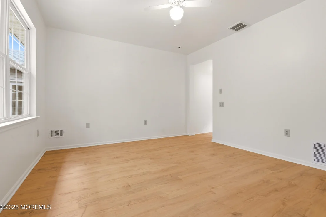 Photo of 33 Valley Stream Place