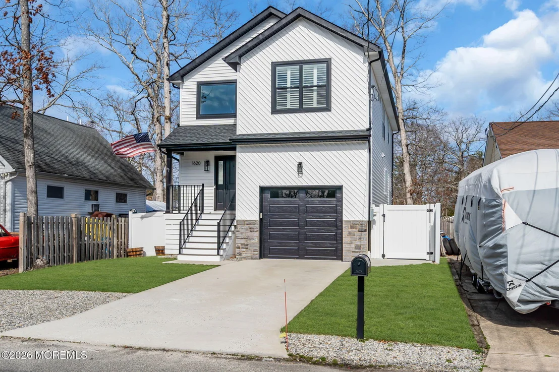 Photo of 1620 Ewart Road