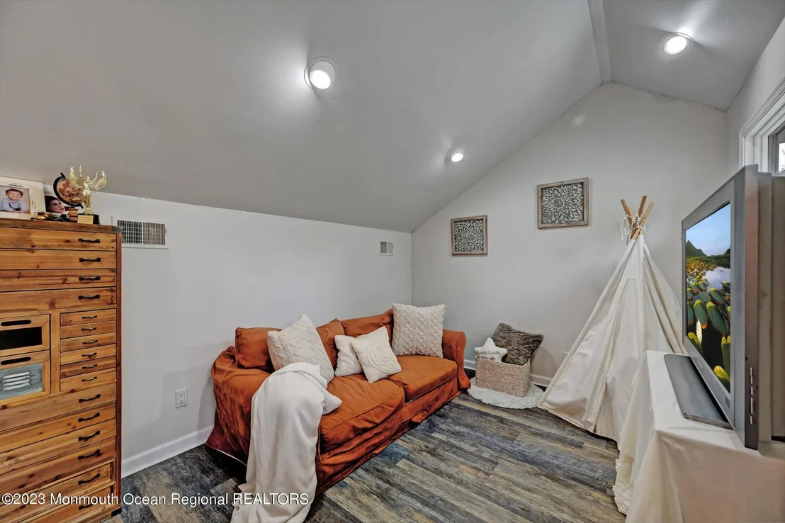Photo of 897 Fort Plains Road