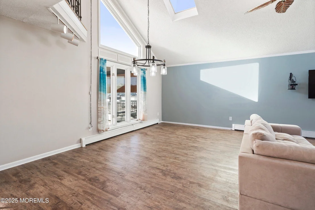 Photo of 1161 Laurel Boulevard