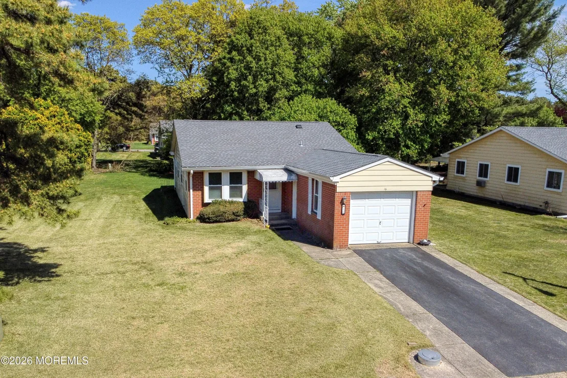 Photo of 16 Hudson Parkway