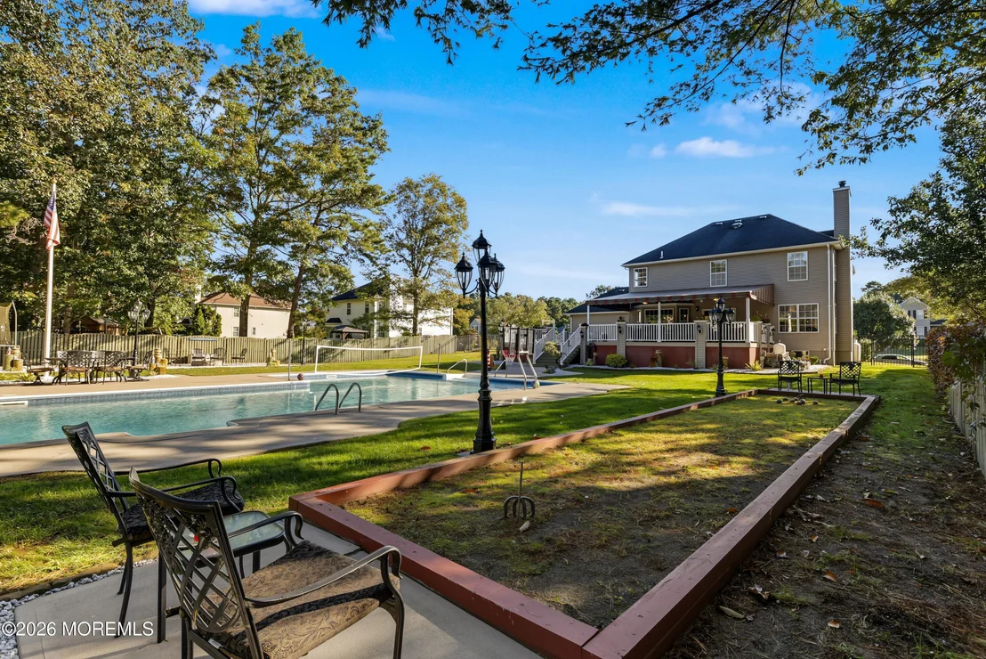 Photo of 611 Winterberry Boulevard