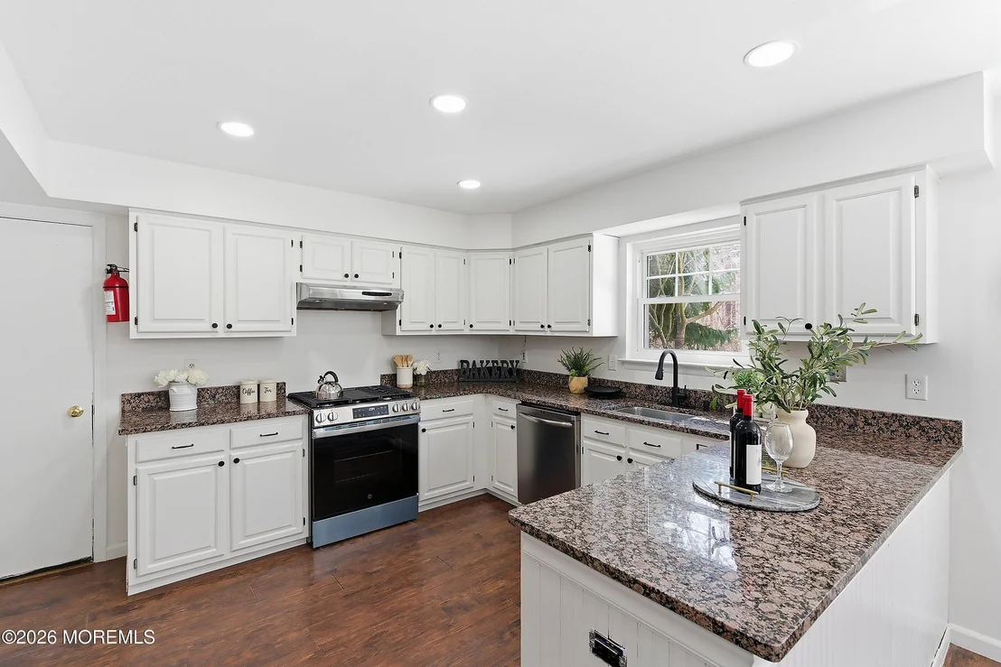 Photo of 565 Buttonwood Drive