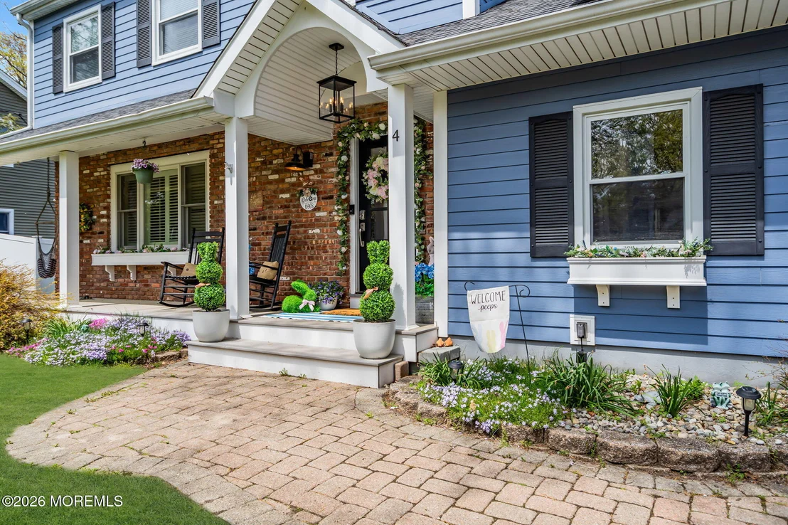 Photo of 4 Oak Leaf Lane